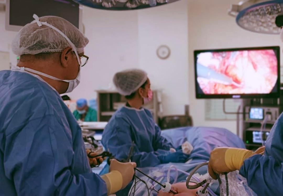 Operación vía laparoscópica realizada por el Dr. Maluenda